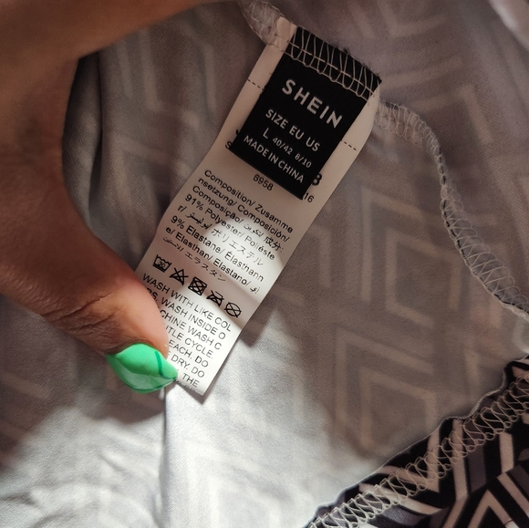 SHEIN Mock Neck Tee Size Large in - Picture 4 of 4